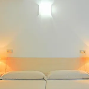 Hostel Residencia Universitaria Resa Sant Jordi
